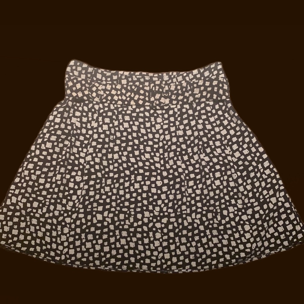 Limited skirt